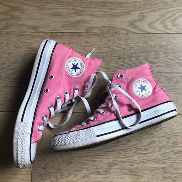 Converse Shoes - Pink high top converse